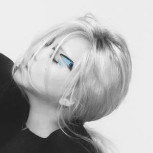 久久精品中文字幕第一页
